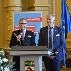 Dirk Neumann (l.), Hauptgeschäftsführer der Handwerkskammer Halle, Burghard Grupe, Hauptgeschäftsführer der Handwerkskammer Magdeburg Dirk Neumann (l.), Hauptgeschäftsführer der Handwerkskammer Halle, Burghard Grupe, Hauptgeschäftsführer der Handwerkskammer Magdeburg