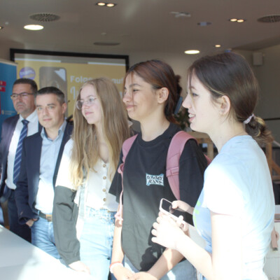 Schüler, Tageshandwerker und Betriebsinhaber treffen beim Aktionstag ein.